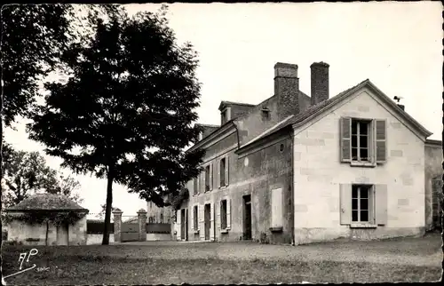 Ak Genneton Deux Sevres, Le Chateau de l'Etang Vieux