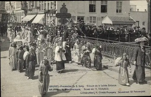 Ak Bruges Brügge Flandern Westflandern, Procession du S. Sang, Groupe de la Sainte Enfance