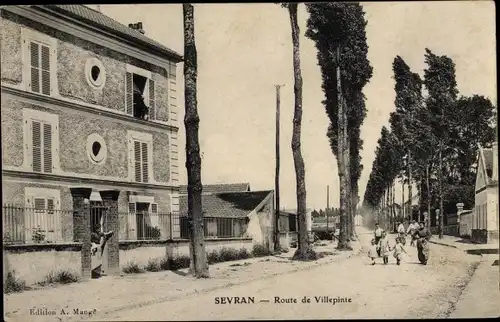 Ak Sevran Seine Saint Denis, Route de Villepinte, femme avec enfants, arbres, maison