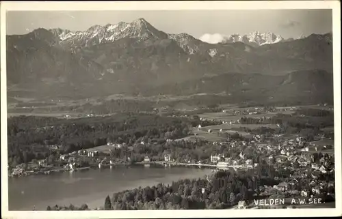 Ak Velden am Wörther See in Kärnten, Blick auf den Ort, Gebirge