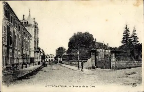 Ak Neufchâteau Lothringen Vosges, Avenue de la Gare