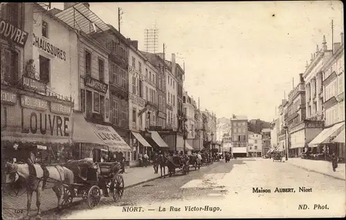 Ak Niort Deux Sèvres, La Rue Victor Hugo