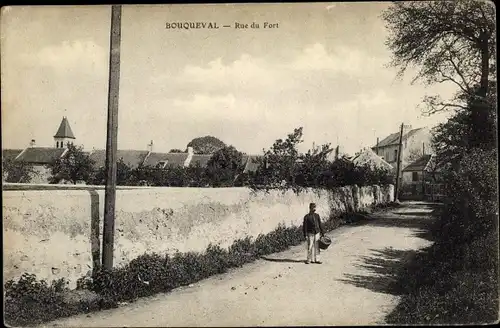 Ak Bouqueval Val d'Oise, Rue du Fort, eglise, soldat