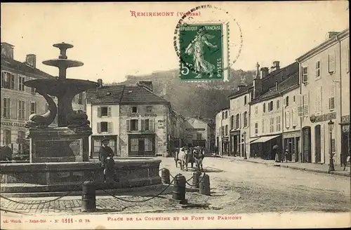 Ak Remiremont Lothringen Vosges, Place de la Courtine et le Fort du Parmont, Café Helfer