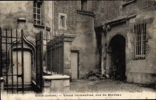 Ak Gien Loiret, Vieux immeubles, rue du Bordeau