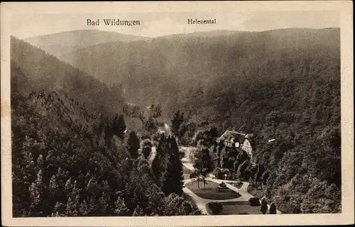 Ak Bad Wildungen in Nordhessen, Blick in das Helenental, Gebäude, Wald