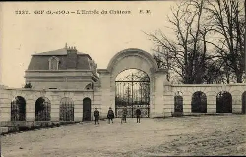 Ak Gif Essonne, L'Entree du Chateau, Schlosseingang, Kinder