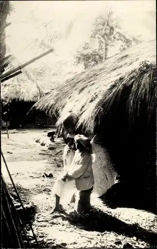 Ak DR Kongo Zaire, Village Indigene, un couple, portrait
