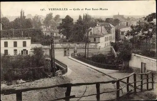 Ak Versailles Yvelines, Grille et Pont Saint Martin