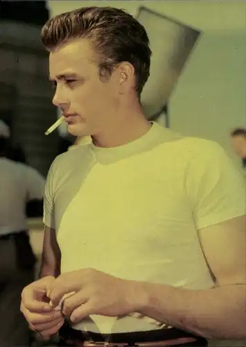 Ak Schauspieler James Dean, Portrait mit Zigarette, Jenseits von Eden