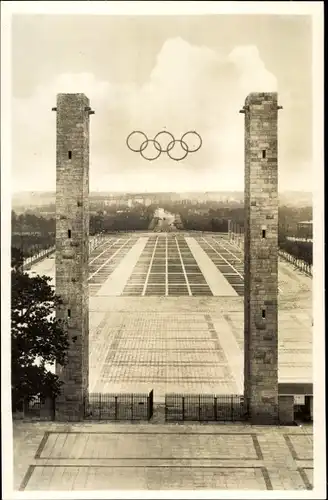 Ak Berlin Charlottenburg, Reichssportfeld, Blick von der Deutschen Kampfbahn durch das Osttor