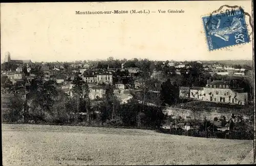 Ak Montfaucon sur Moine Maine et Loire, vue générale de la ville, pris de champ