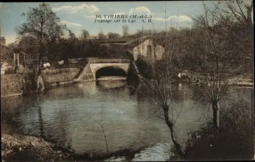 Ak Vihiers Maine et Loire, Paysage sur la Lys, pont, arbres