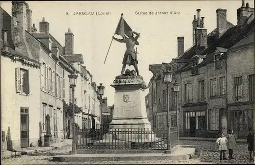 Ak Jargeau Loiret, Statue de Jeanne d'Arc