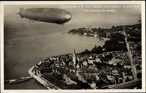 Ak Friedrichshafen am Bodensee, Luftschiff Graf Zeppelin in voller Fahrt vom Flugzeug gesehen