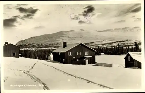 Ak Storlien Schweden, Rundhögen Fjällstation, Blick auf den Ort, Winteransicht