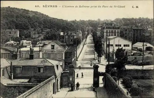 Ak Sèvres Ville d'Avray Hauts de Seine, L'Avenue de Bellevue prise du Parc de St. Cloud