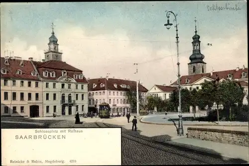 Ak Saarbrücken im Saarland, Schlossplatz mit Rathaus, Straßenbahn