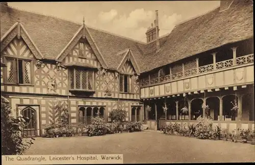 Ak Warwick Warwickshire England, The Quadrangle, Leicester's Hospital