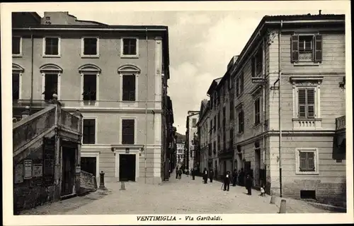 Ak Ventimiglia Liguria, Via Garibaldi, Straßenpartie in der Stadt