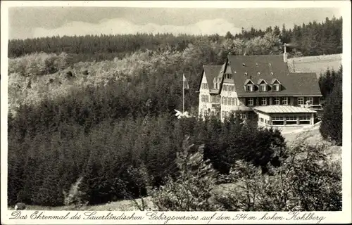 Ak Dahlen im Kreis Nordsachsen, Ehrenmal des Sauerländischen Gebirgsvereins auf dem Kohlberg, Wald