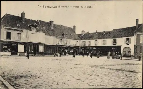 Ak Égreville Seine-et-Marne, Place du Marché