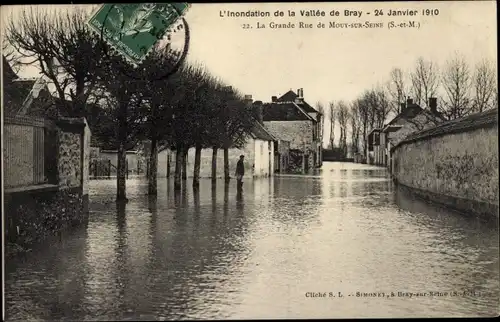 Ak Mouy sur Seine Seine-et-Marne, La Grande Rue inondée, 24 Janvier 1910