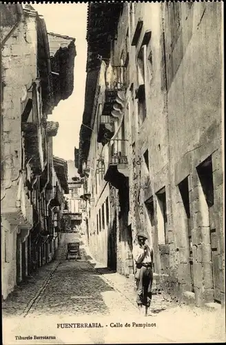 Ak Fuenterrabia Baskenland, Calle de Pampinot, Mann in baskischer Tracht