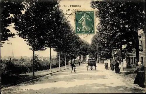 Ak Vihiers Maine et Loire, Arrivée, Straßenpartie