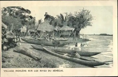 Ak Senegal, une village indigène sur les Rives, canoes