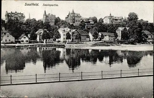 Ak Saalfeld an der Saale Thüringen, Saalepartie mit Blick auf den Ort