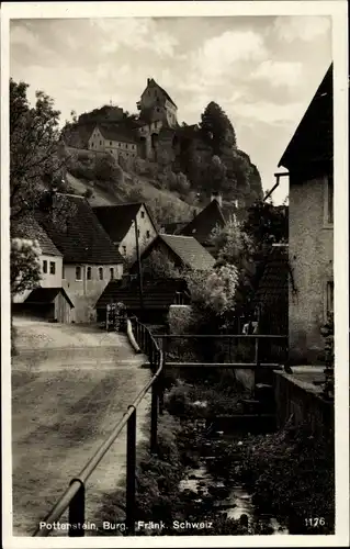 Ak Pottenstein im Kreis Bayreuth Oberfranken, Partie im Ort mit Blick zur Burg