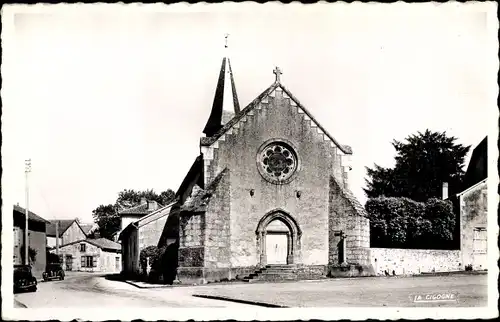 Ak Mezieres sur Issoire Haute Vienne, Place de l'Eglise