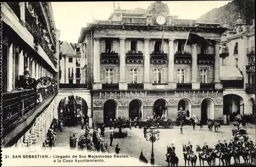 Ak San Sebastian Baskenland, Llegado de Sus Majestades Reales, a la Casa Ayuntamiento