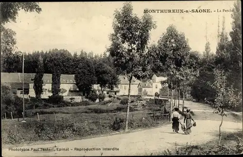 Ak Monthureux sur Saone Lothringen Vosges, La Perché, Straßenpartie, Frauen