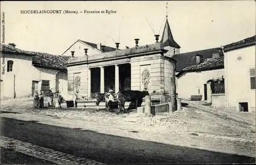 Ak Houdelaincourt Meuse, Fontaine et Eglise, vaches