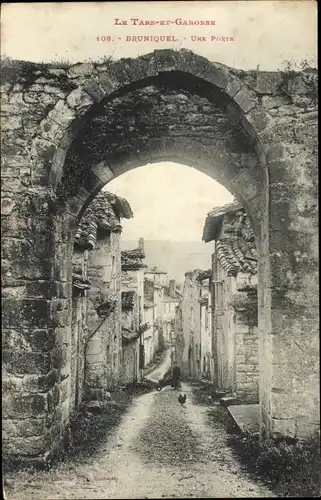 Ak Bruniquel Tarn et Garonne, une porte, une rue