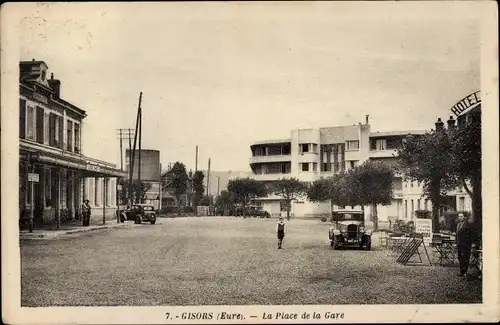 Ak Gisors Eure, La Place de la Gare, Hotel, voitures