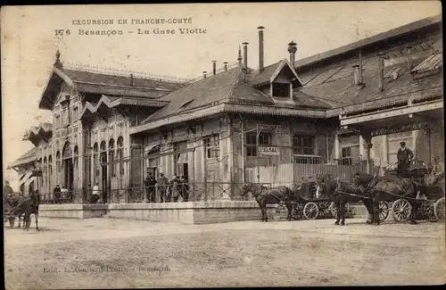 Ak Besançon les Bains Doubs, La Gare Viotte, caleches