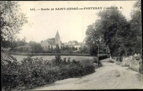 Ak Saint André de Fontenay Calvados, une rue, eglise