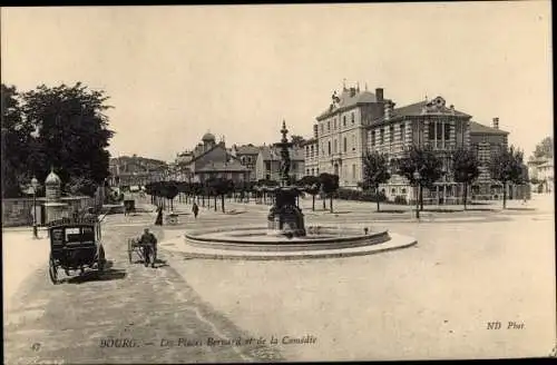 Ak Bourg Ain, Les Places Bernard et de la Comedie, fontaine, caleche