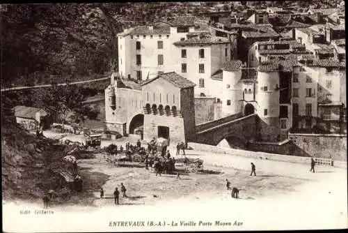 Ak Entrevaux Alpes de Haute Provence, La Vieille Porte Moyen Age