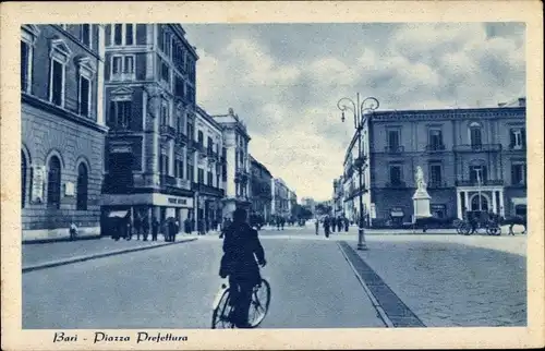 Ak Bari Puglia, Pazza Prefettura, ciclista, statua