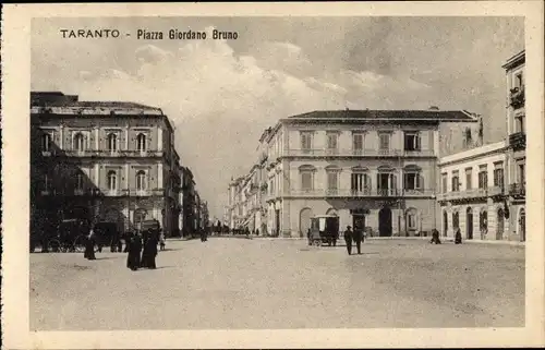 Ak Tarent Taranto Puglia, Piazza Giordano Bruno, persone
