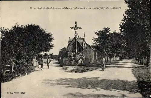 Ak Saint Aubin Calvados, Le Carrefour du Calvaire, croix