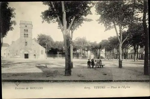 Ak Yzeure Allier, Place de l'Eglise, enfants, portrait en groupe