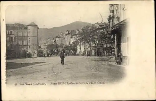 Ak Les Vans Ardèche, Place Henri Thibon