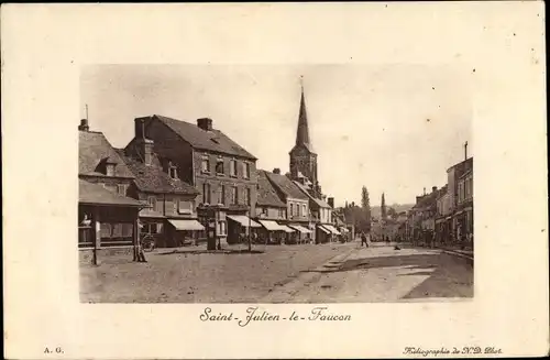 Ak Saint Julien le Faucon Calvados, Place du Marche, eglise