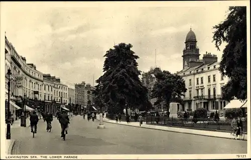 Ak Leamington Spa Warwickshire England, The Lower Parade, Boots, Straßenansicht