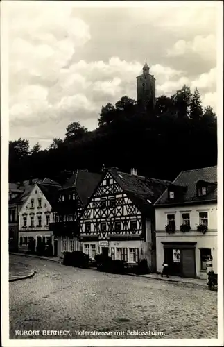 Ak Bad Berneck im Fichtelgebirge Oberfranken, Hoferstraße mit Blick zum Schlossturm, Geschäfte